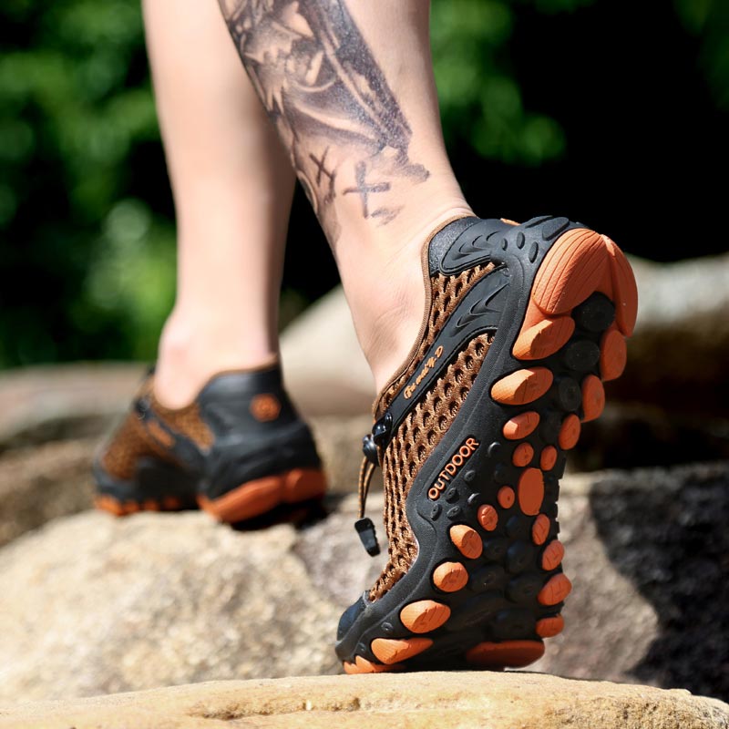 Japanese People Lifestyle - Chaussures de sport de montagne pour